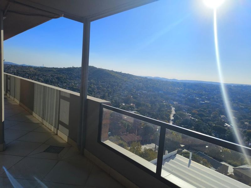 BEAUTIFUL SPACIOUS 3 BEDROOM PENTHOUSE WITH AWESOME VIEW - Photo 7