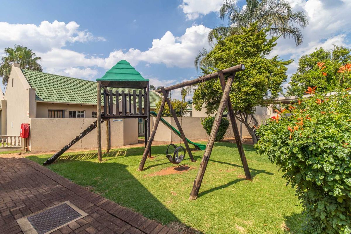 Your Dream 2-Bedroom Home Awaits in Upmarket Little Falls - Photo 3