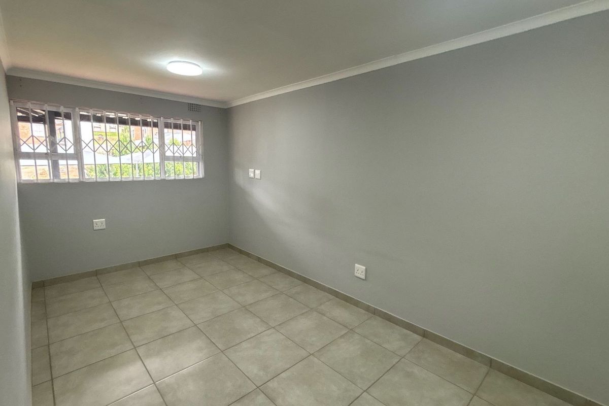 Modern One-Bedroom Flat with Split Loft to Rent in Forest Waters Contemporary Two-Bathroom Apartment - Photo 3