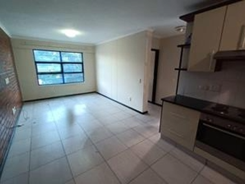 Charming 2-Bedroom Apartment in the Heart of Essenwood, Durban. - Photo 4