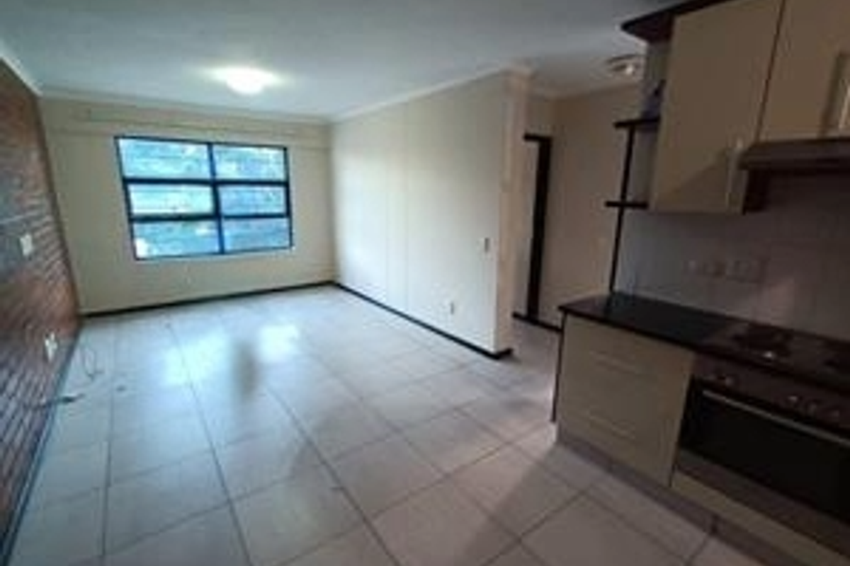 Charming 2-Bedroom Apartment in the Heart of Essenwood, Durban. - Photo 4