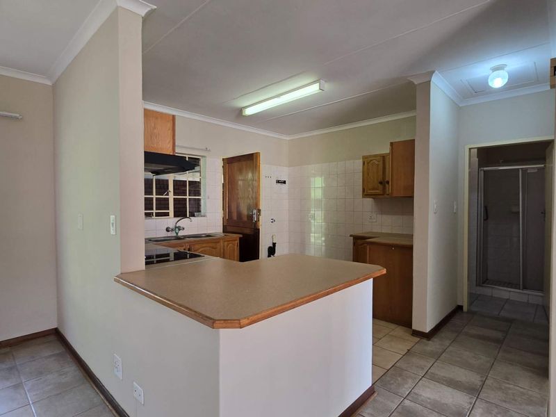 Neat and spacious 2 bedroom retirement home in secure village in Montana park - Photo 3