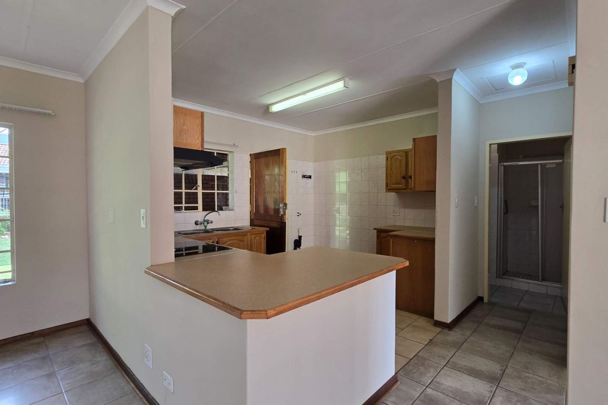 Neat and spacious 2 bedroom retirement home in secure village in Montana park - Photo 3