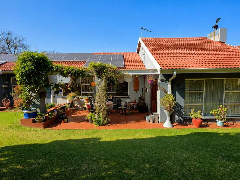 4 Bedroom House for sale in Glenvista - Photo 1