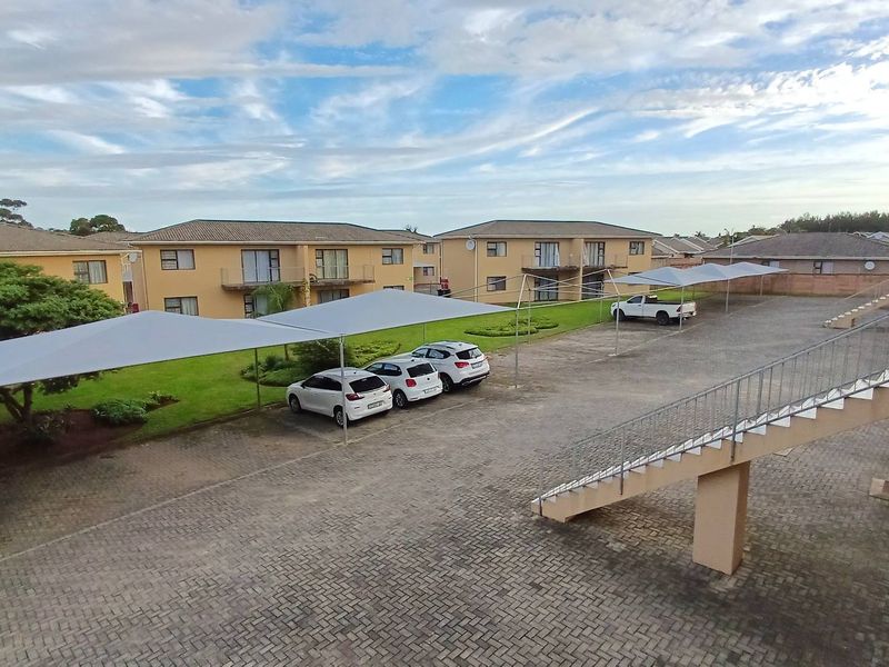 Starter home in a centrally located complex - Photo 7