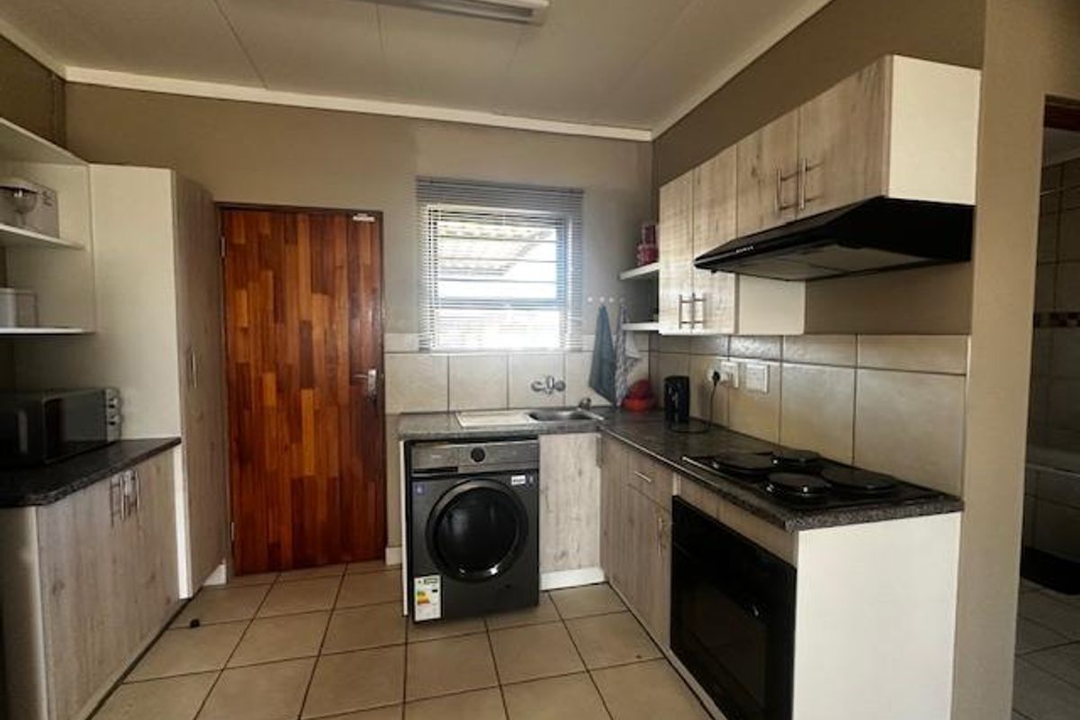 Your Next Chapter Starts Here – A Move-In Ready Gem in Hillside View! - Photo 3