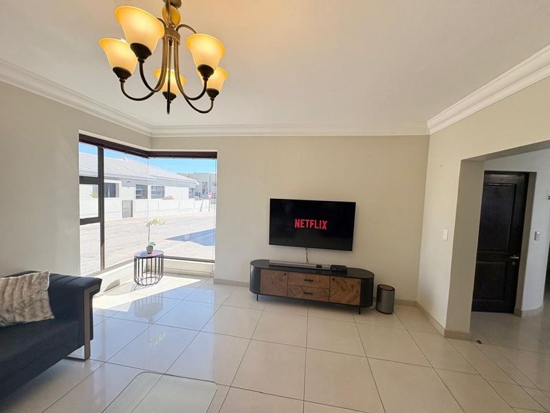 3 Bedrooms House For Sale in Long Beach - Photo 9