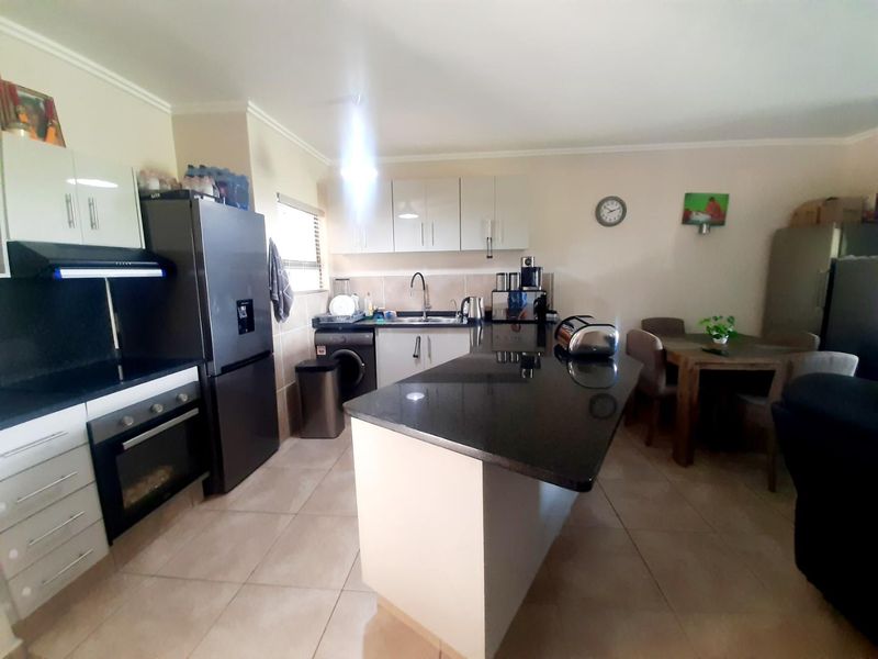 Beautiful  Ground Floor Apartment For Sale in Palm Lakes - Photo 3