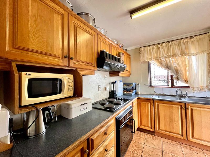 Welcome to Southgate – central living at its best! - Photo 2