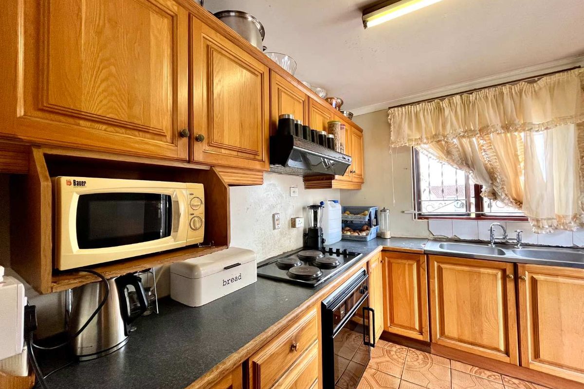 Welcome to Southgate – central living at its best! - Photo 2