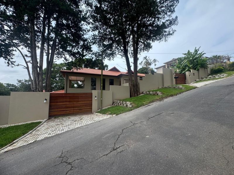 Exquisite Escombe Residence: Grandeur, Views &amp; Income Potential - Photo 3