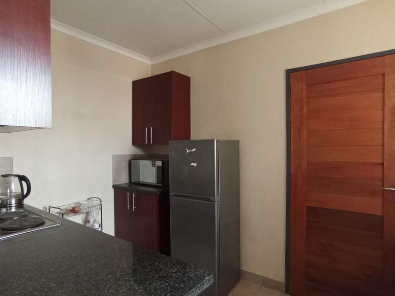 CENTURION - KOSMOSDAL - 3 BED = 2 BATH FULL TITLE HOUSE - Photo 6