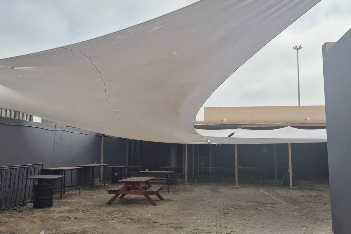 Discover the perfect blend of residential and commercial space with this versatile property - Photo 4