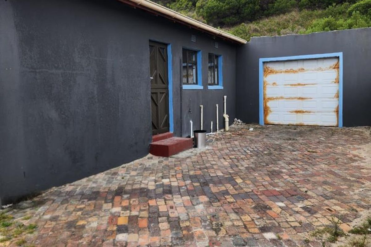 Charming Three-Bedroom House for Sale in Ilitha Park, Khayelitsha - Photo 4
