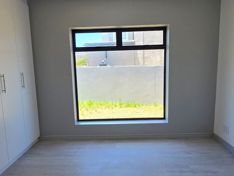 Brand New 5-Bedroom Coastal Home 150m from the Beach – No Transfer Duty - Photo 6