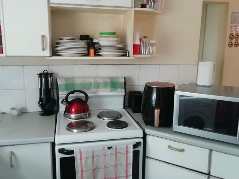 2 Bedroom Apartment / Flat for Sale in Lakefield - Photo 7