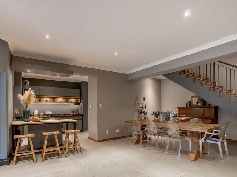 Fully renovated exquisite family home - Photo 10