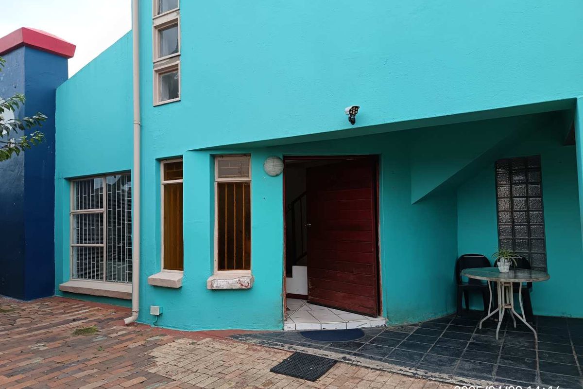 **Charming Multi-Level Home on the Border of Newlands and Sophiatown** - Photo 4
