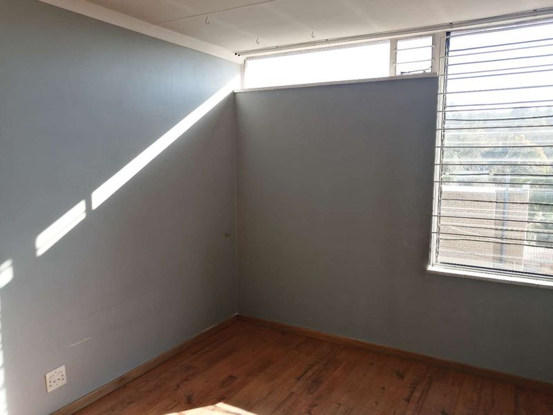 Cambray, 2 Bedroom for sale - Photo 6