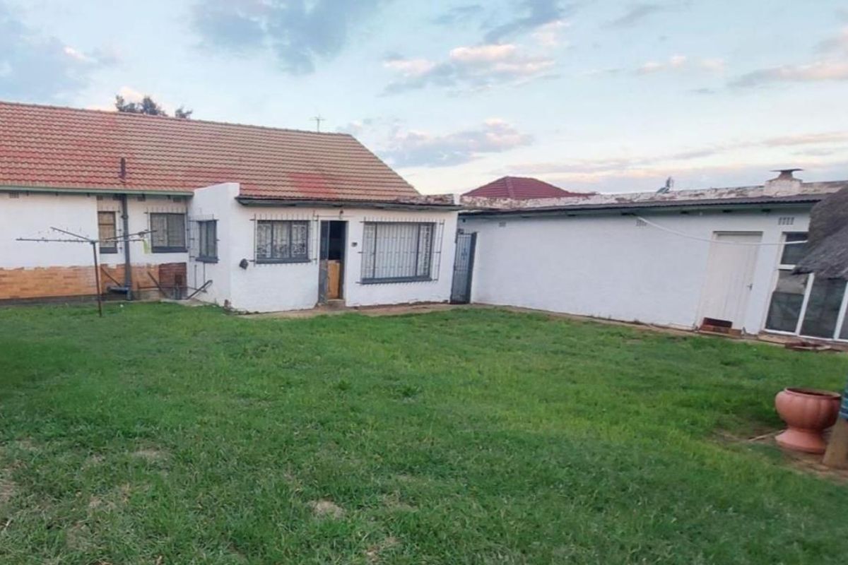 Charming 3-Bedroom Family Home for rent in Dinwiddie, Germiston - Photo 2