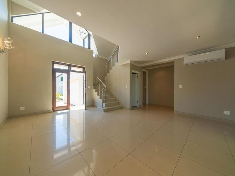 Golf-Front Luxury Living on the 10th Fairway | Pearl Valley Golf Estate - Photo 2