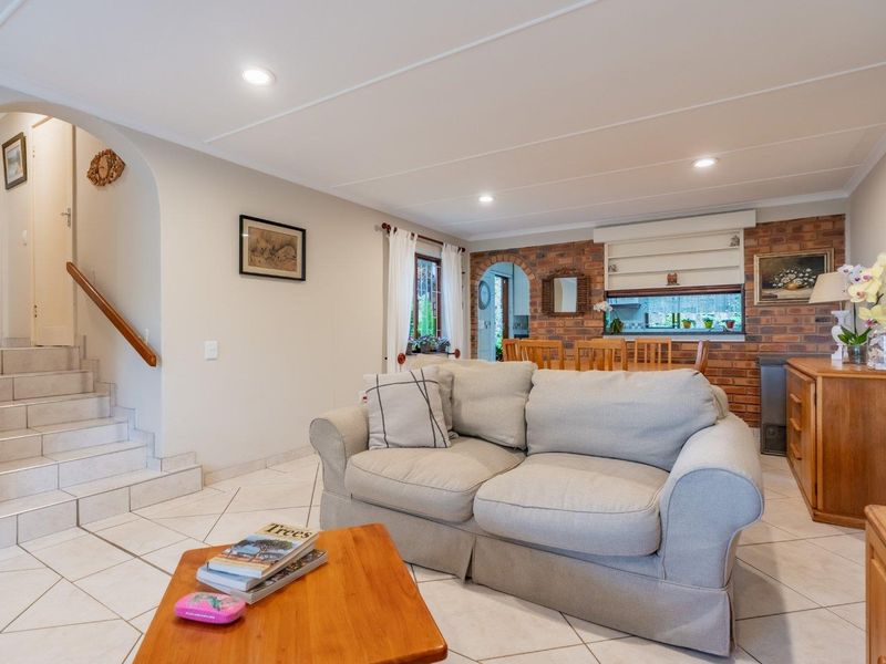 Stylish 2-Bedroom Duplex | Lock-Up-and-Go Living | Ocean Views & Stunning Sunsets - Photo 5