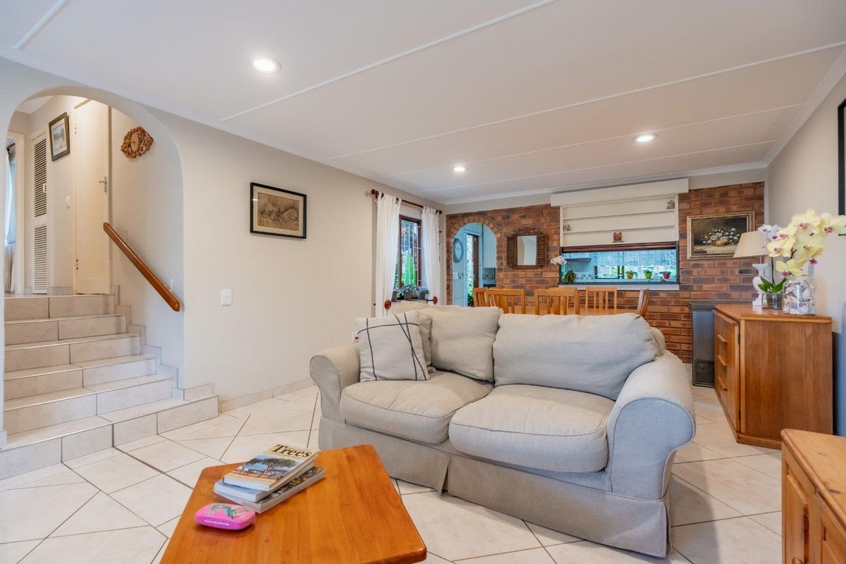 Stylish 2-Bedroom Duplex | Lock-Up-and-Go Living | Ocean Views & Stunning Sunsets - Photo 5