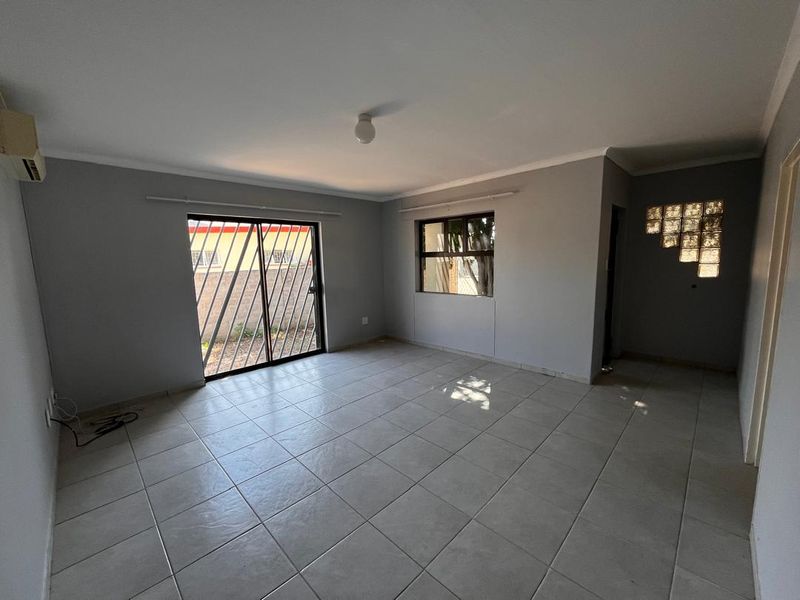 For Sale: 3 -Bedroom House In Outapi - Photo 5