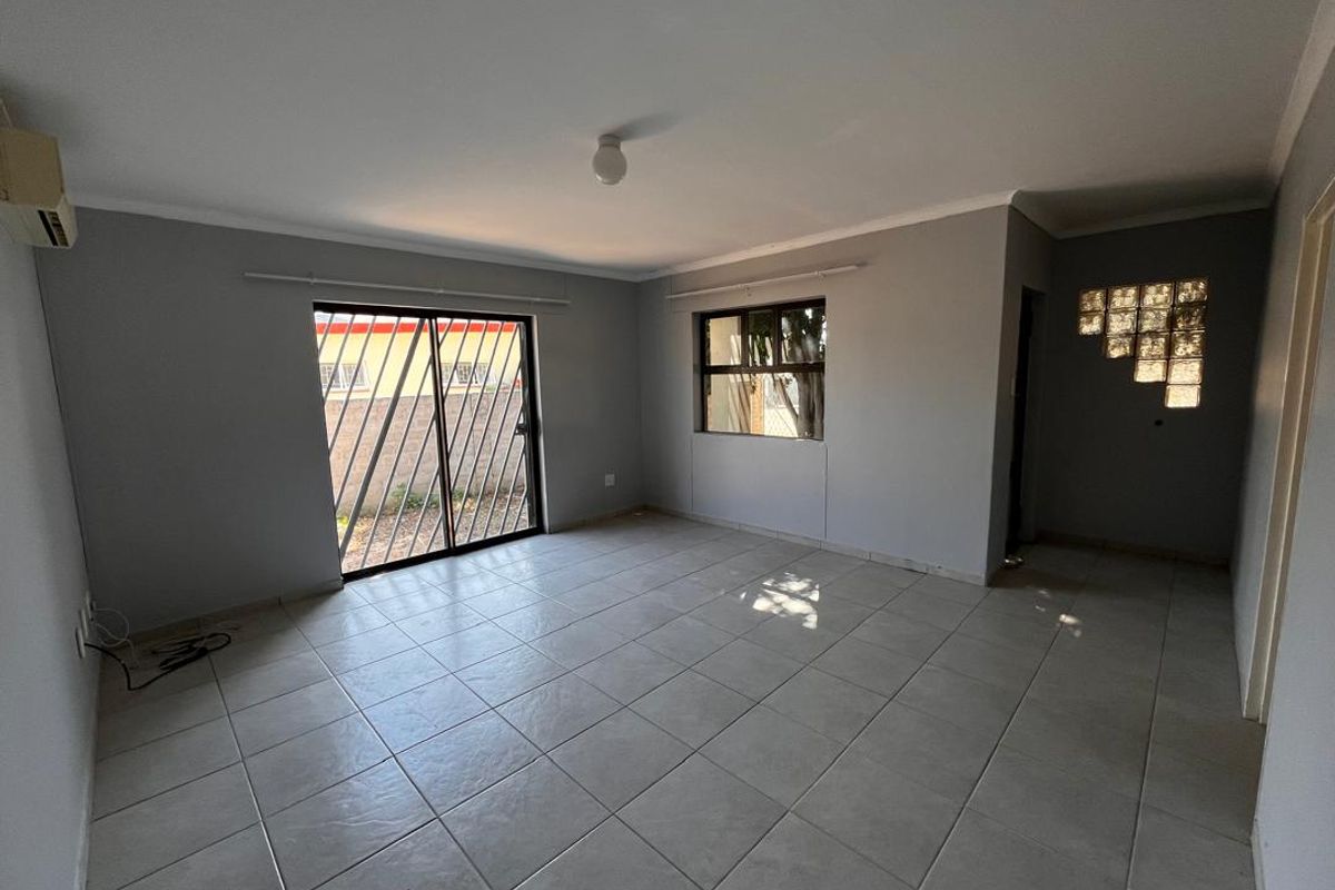 For Sale: 3 -Bedroom House In Outapi - Photo 5