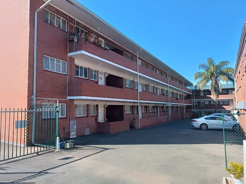 FOR SALE: Neat & Secure 1-Bed Gem – Perfect Starter Home or Investment! - Photo 3