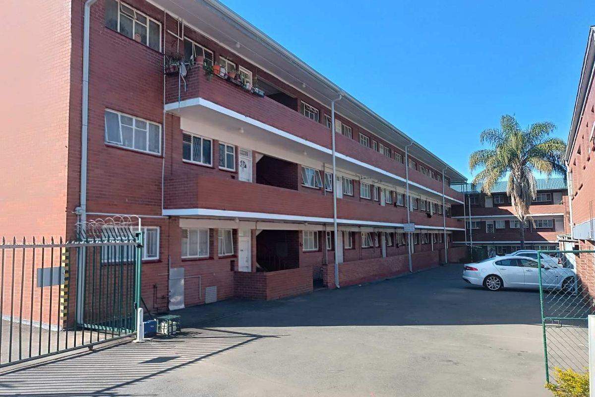 FOR SALE: Neat & Secure 1-Bed Gem – Perfect Starter Home or Investment! - Photo 3