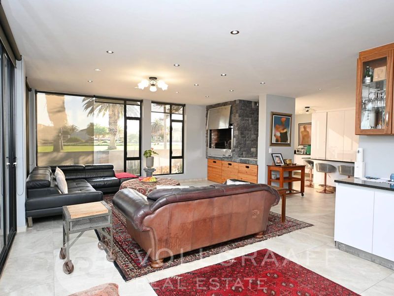 Coastal Luxury Living: Two homes and a flat on one erf - Photo 10