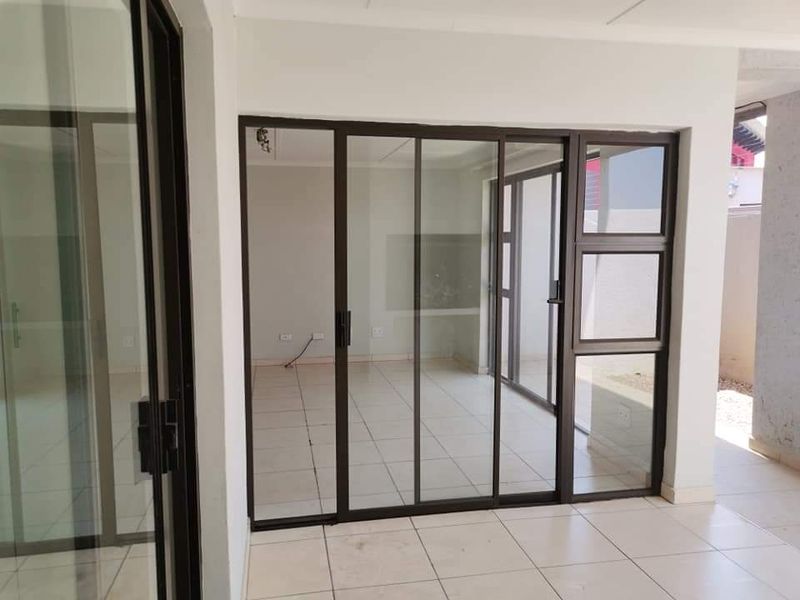 GROUND FLOOR UNIT N$ 499,999.99 - Photo 4