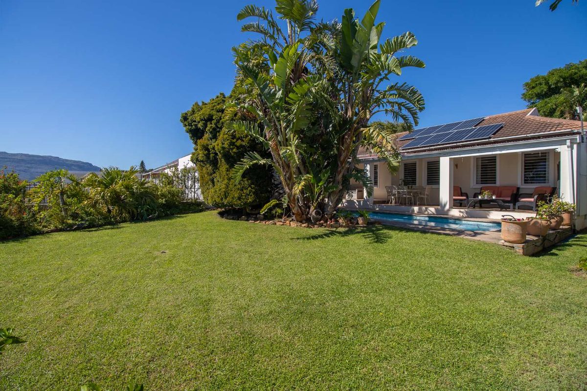 Spacious Private Family Living with Income-Generating Flat in Capri Village! - Photo 5