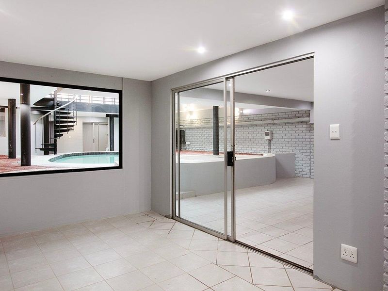 Stunning accommodation in Hatfield - Photo 8