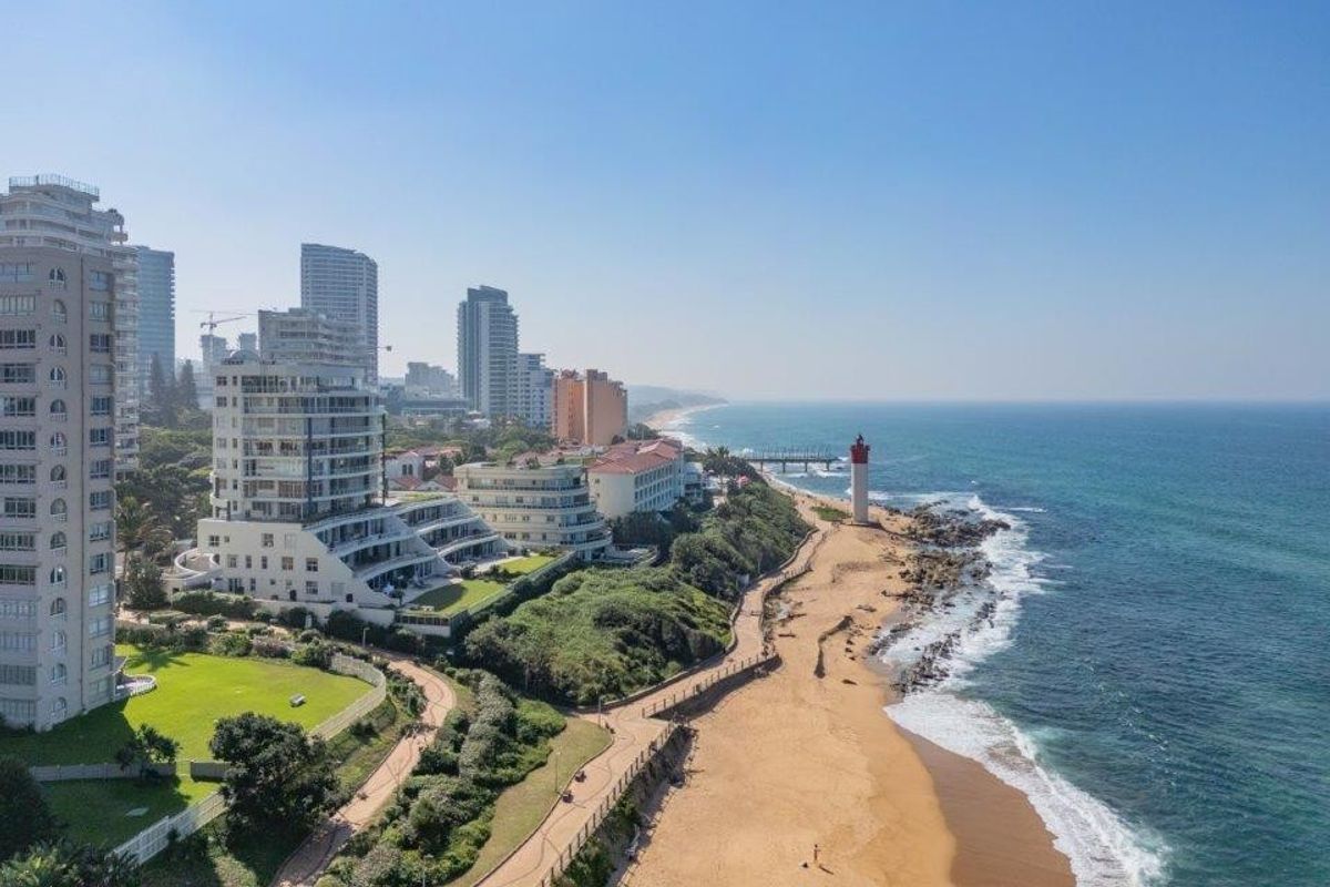 Premier Penthouse on Umhlanga Beachfront – A Rare Renovator’s Dream! - Photo 2