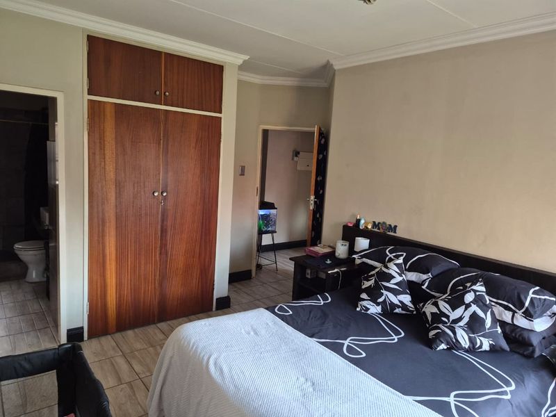 3-Bedroom Haven with a Private Garden Available 1 July 2026 - Photo 5