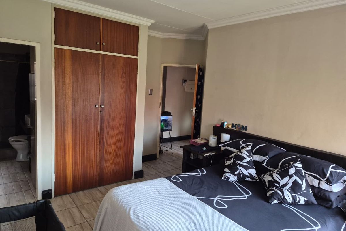 3-Bedroom Haven with a Private Garden Available 1 July 2026 - Photo 5