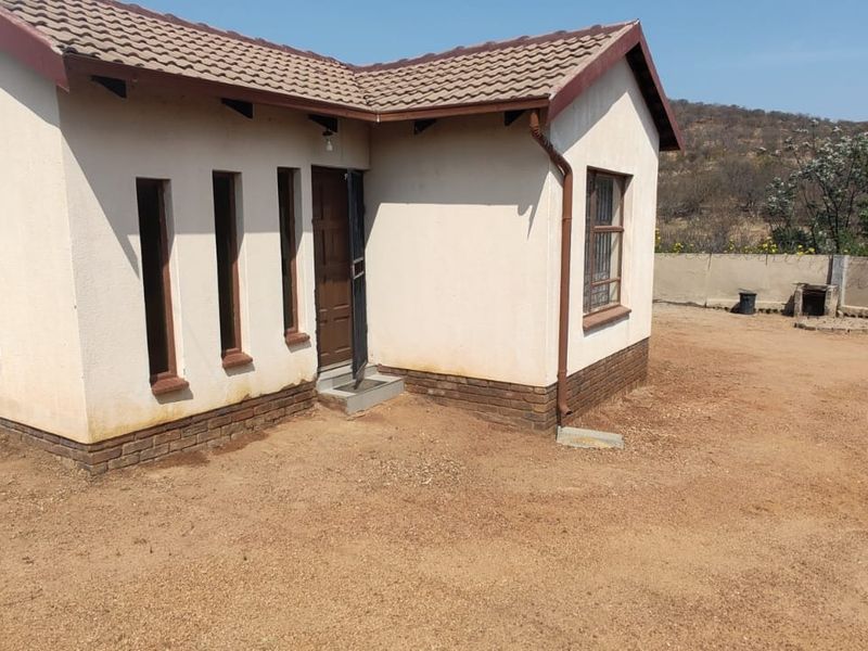 2 Bedroom House for sale - Photo 2