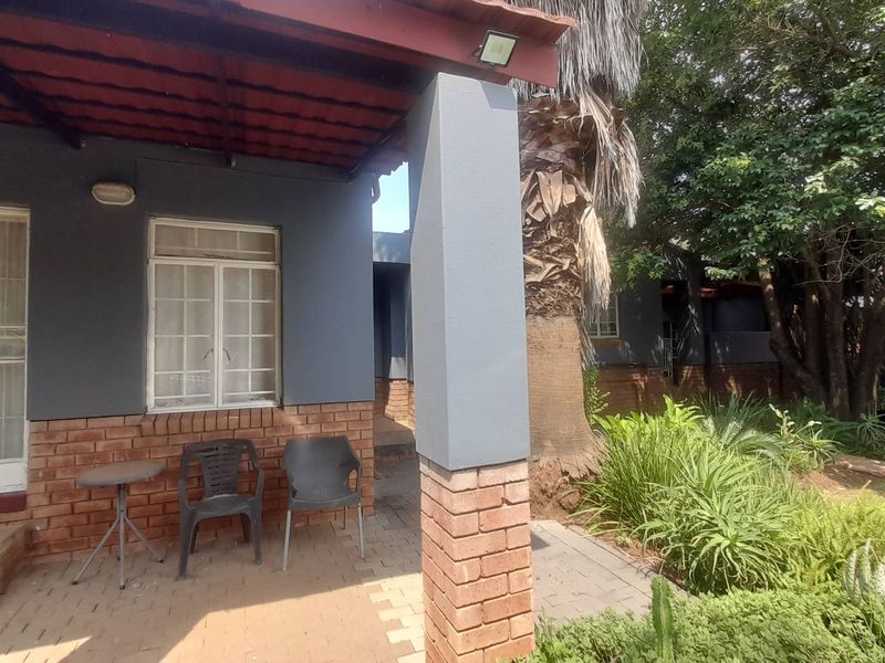 Spacious 3-Bed Ifafi Gem with main En-Suite - Photo 3