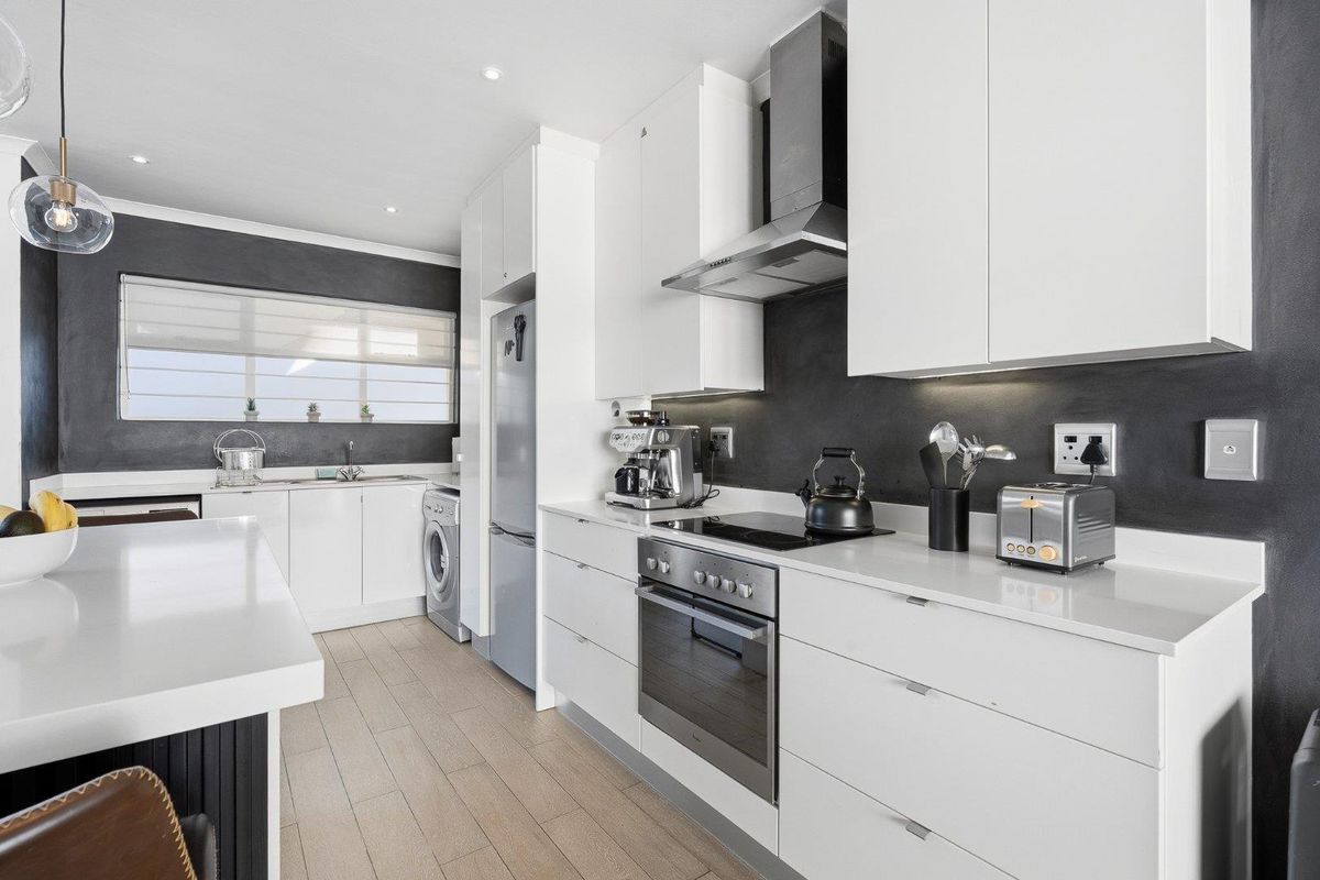 Turnkey, Renovated Apartment with Exceptional Outdoor Living - Photo 4