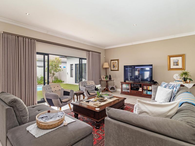 RARE FIND IN SAGEWOOD ESTATE - Photo 2