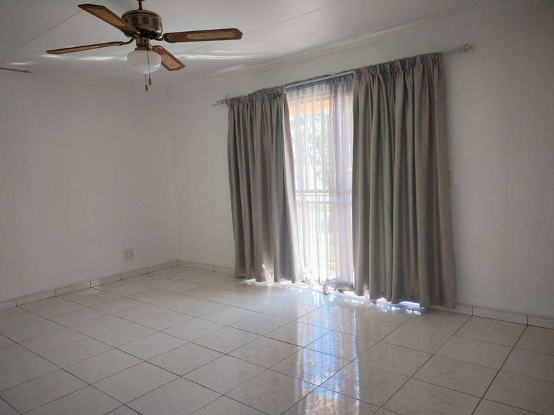 Prime Location & Stunning Views: Your New Home Awaits! - Photo 8