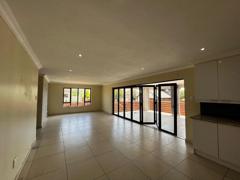 Sophisticated 3-Bedroom Home in Olympus AH - Photo 8