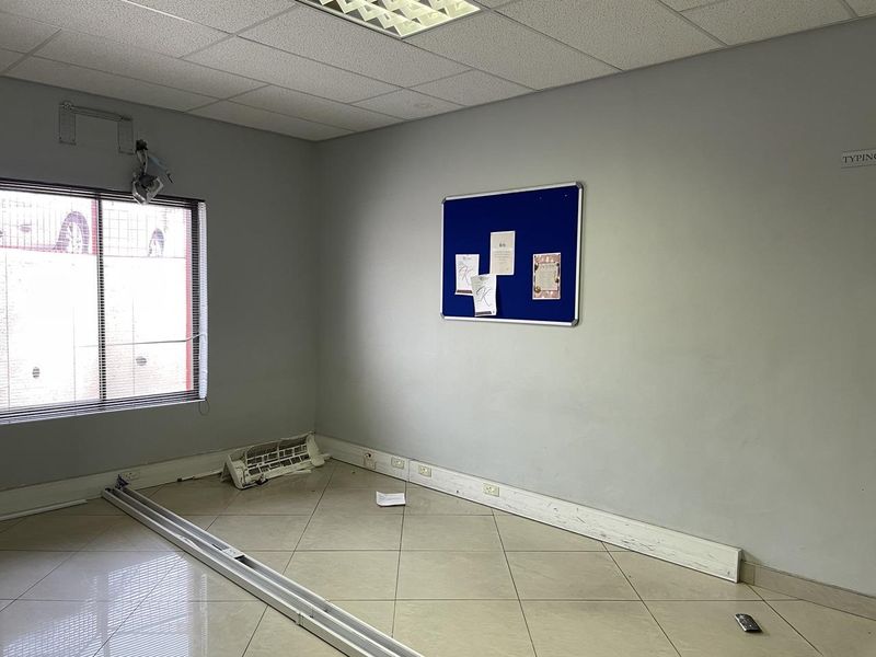 Office Building in Windhoek West - Photo 7
