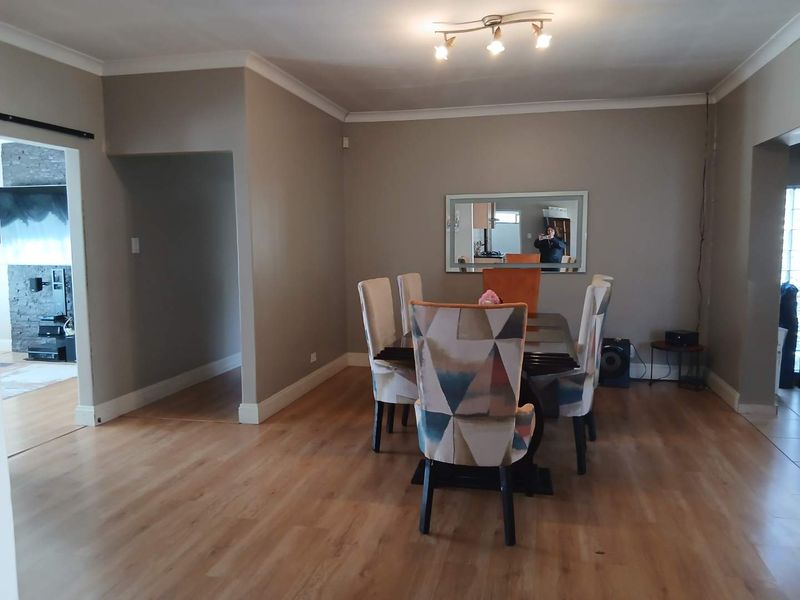Large Family Home for Sale - Photo 4