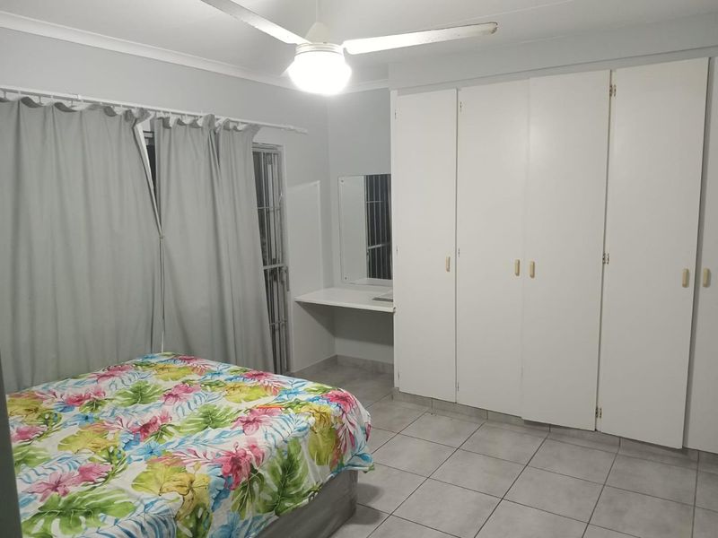 Step into this spacious and well-maintained 3-bedroom duplex, offering a perfect blend of comfort, functionality, and modern finishes. - Photo 9