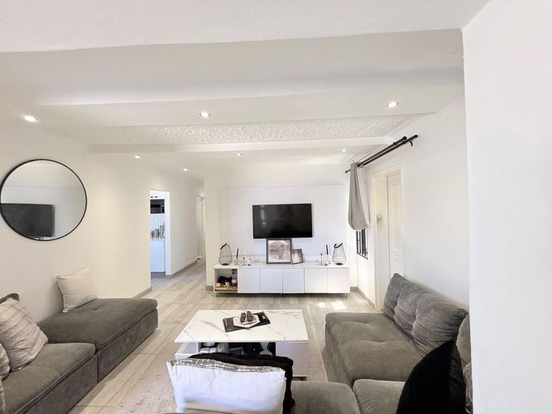 FULLY FURNISHED - Photo 2