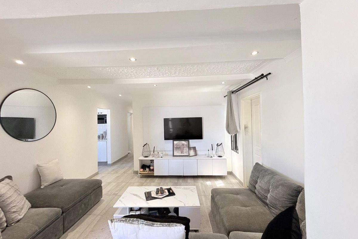 FULLY FURNISHED - Photo 2