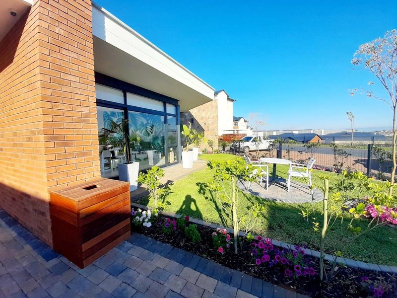 Modern 3 Bedroom Apartment to Rent in Ballito - Photo 2